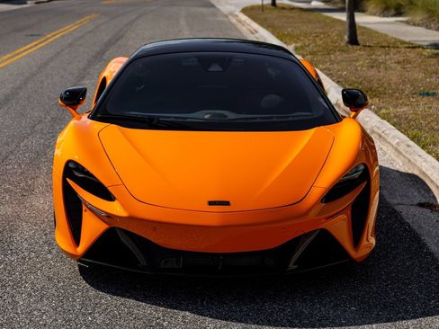 Used 2025 McLaren Artura RWD image 10