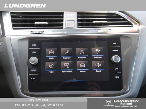 Used 2022 Volkswagen Tiguan SE image 16