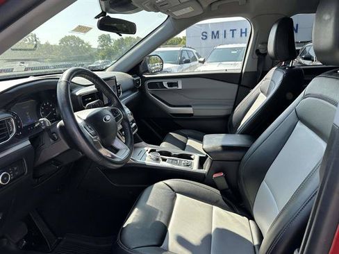 Used 2023 Ford Explorer XLT w/ Equipment Group 202A AWD/4WD image 35
