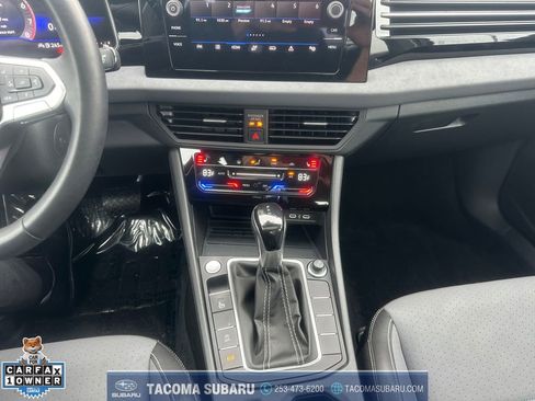 Used 2025 Volkswagen Jetta SE image 12