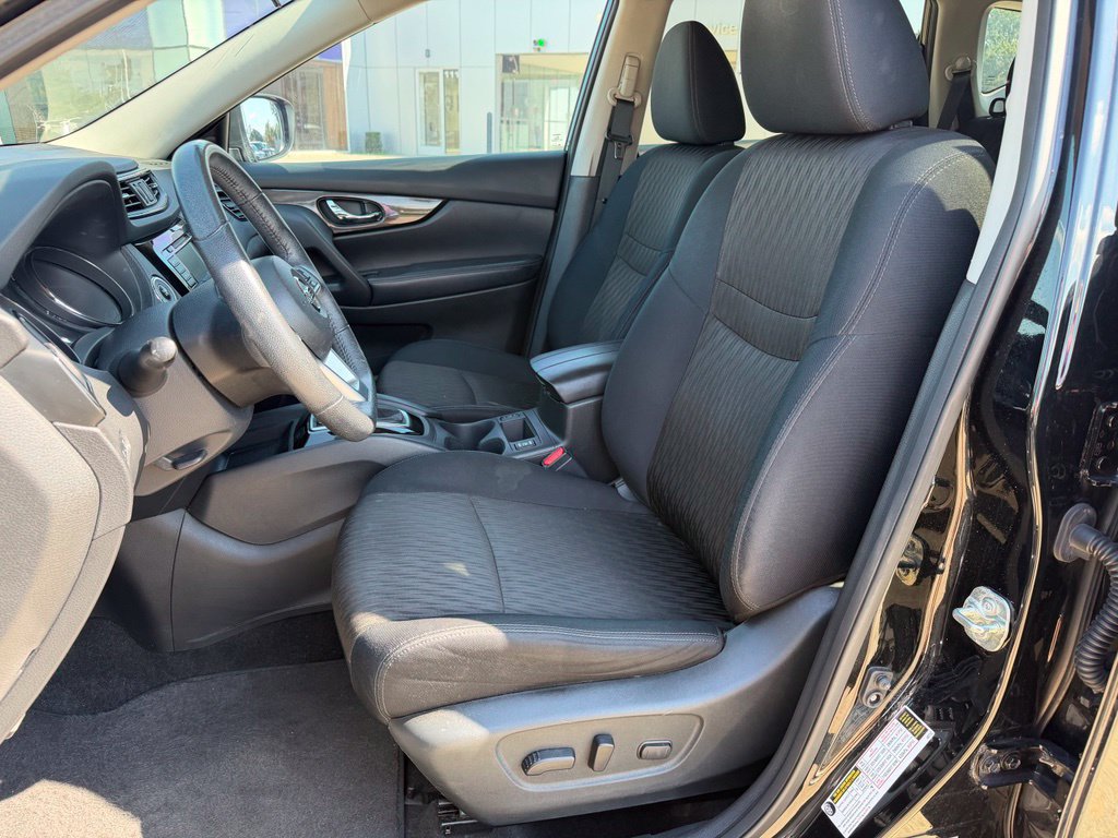 Used 2019 Nissan Rogue SV AWD/4WD image 9