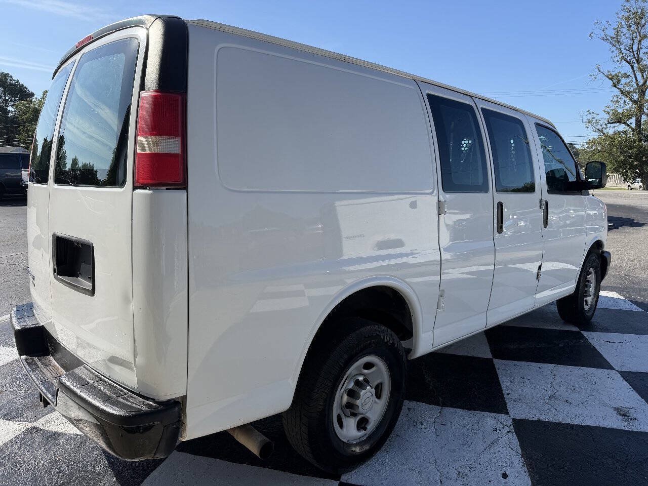 Used 2015 Chevrolet Express 2500 RWD image 6