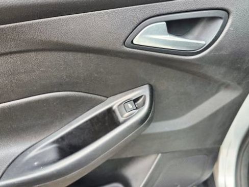 Used 2018 Ford Focus SE image 26