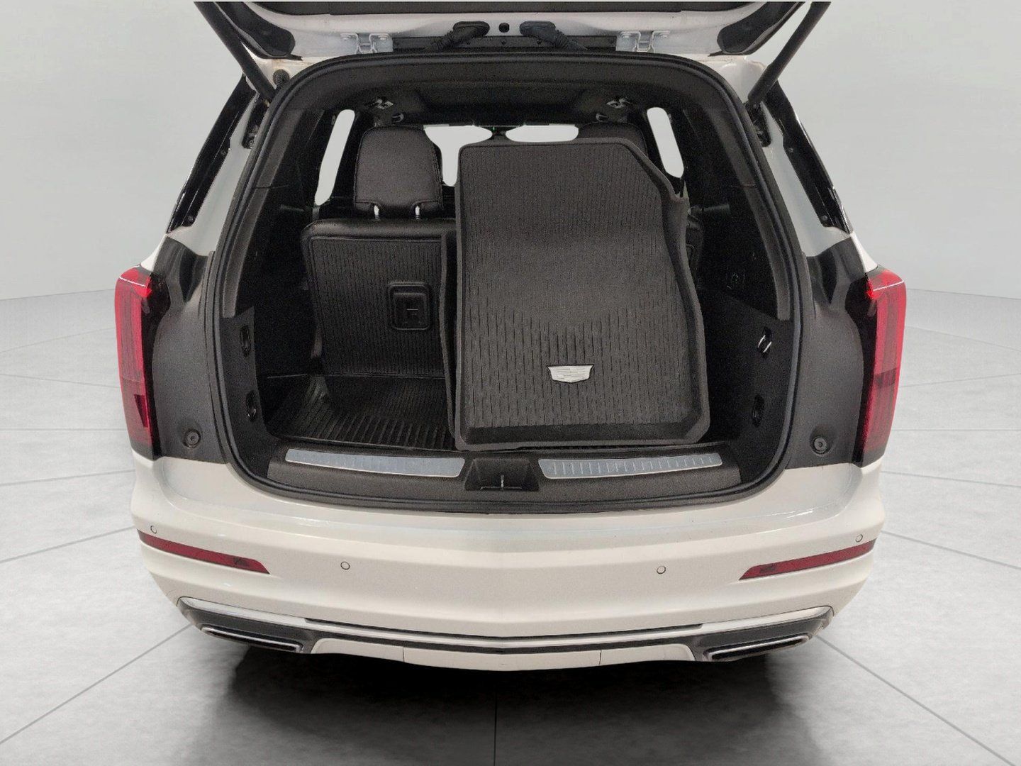 Certified 2024 Cadillac XT6 Luxury w/ LPO, Floor Liner Package AWD/4WD image 15