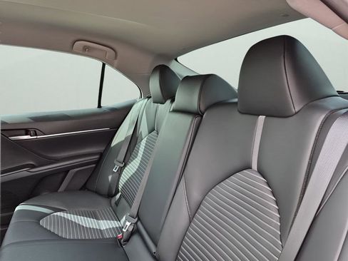 Used 2024 Toyota Camry SE image 19