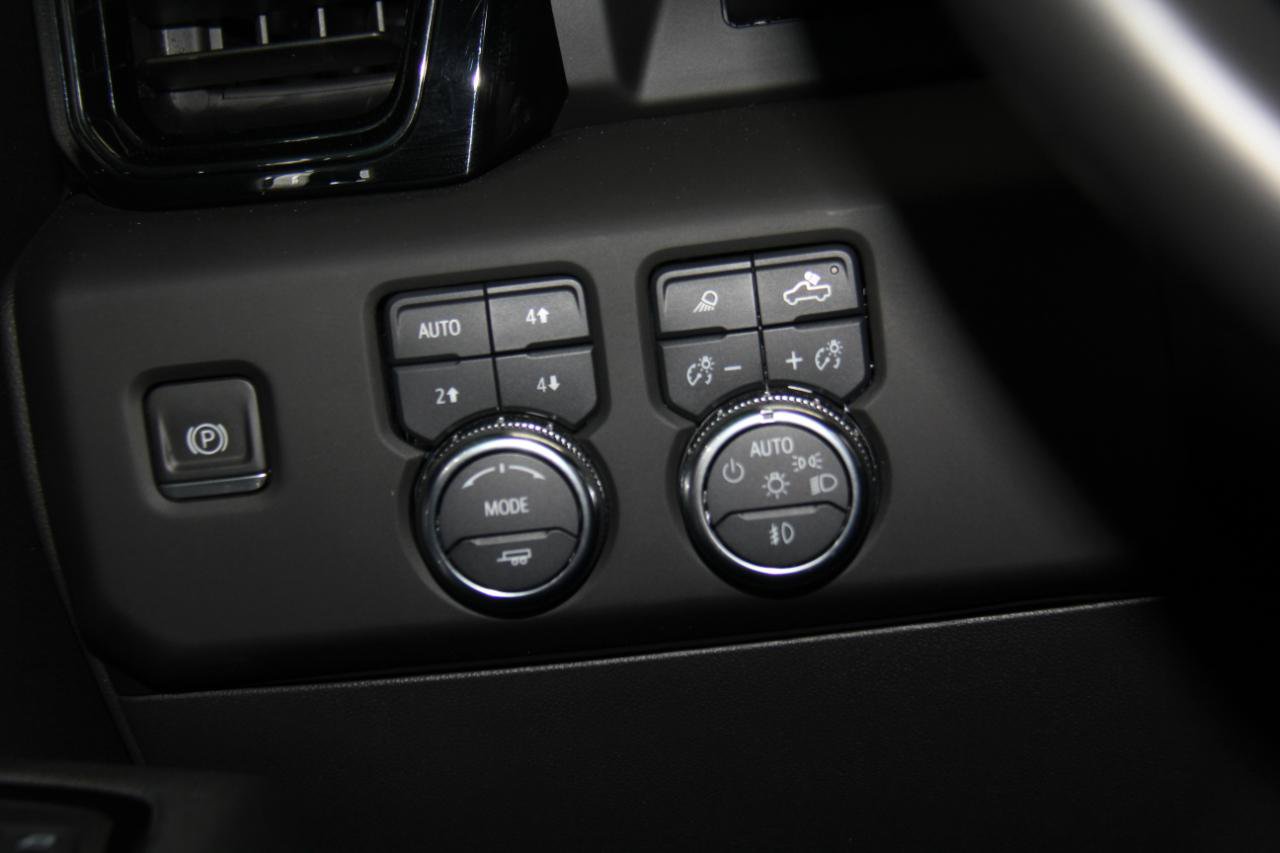 Used 2024 GMC Sierra 1500 AT4 w/ Technology Package AWD/4WD image 22