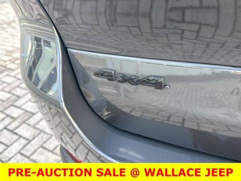 Used 2024 Jeep Grand Cherokee L Altitude AWD/4WD image 10