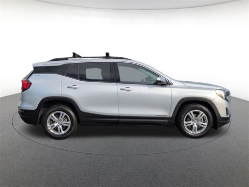 Used 2020 GMC Terrain SLE w/ Driver Convenience Package image 4