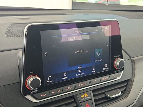 Used 2025 Nissan Altima 2.5 SV image 19