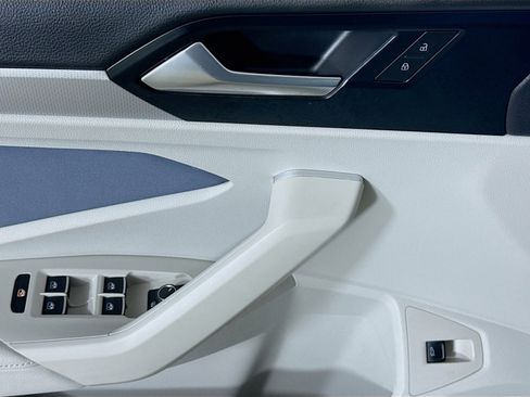 Certified 2025 Volkswagen Jetta SE w/ Sunroof Package image 11