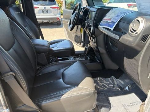 Used 2017 Jeep Wrangler Unlimited Rubicon AWD/4WD image 33