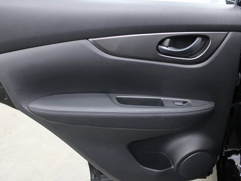 Used 2020 Nissan Rogue Sport S image 13