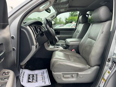 Used 2014 Toyota Sequoia SR5 AWD/4WD image 15