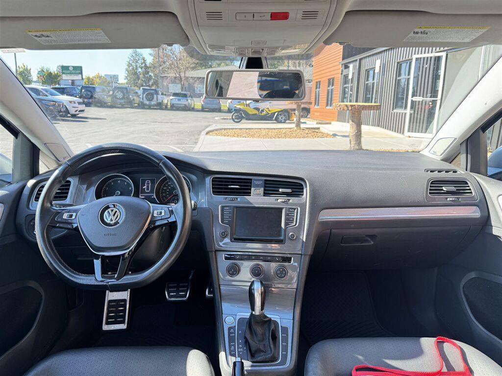 Used 2017 Volkswagen Golf Alltrack AWD/4WD image 12