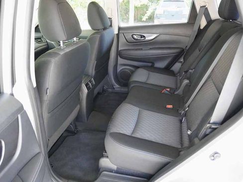 Used 2017 Nissan Rogue S FWD image 10