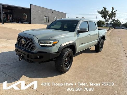 Used 2022 Toyota Tacoma TRD Off-Road AWD/4WD image 3