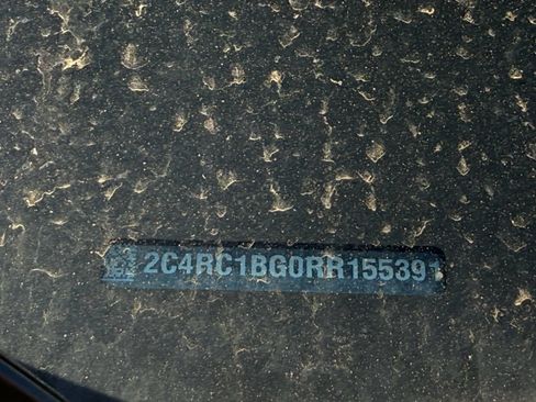 Used 2024 Chrysler Pacifica Touring-L FWD image 13
