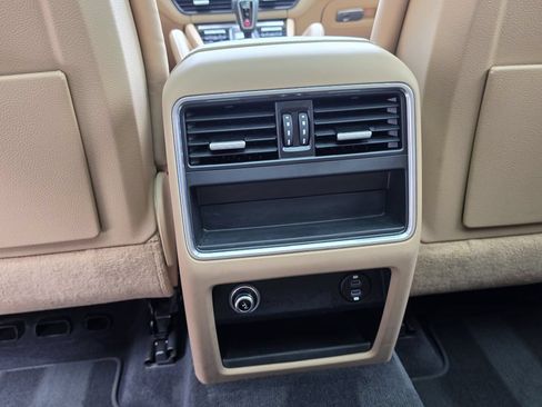 Used 2020 Porsche Cayenne AWD/4WD image 18