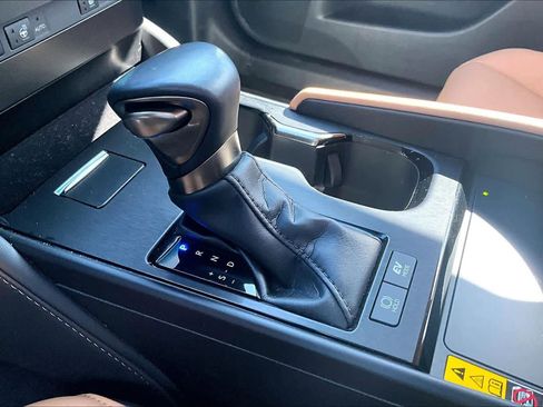 Used 2024 Lexus ES 300h w/ Premium Package image 17