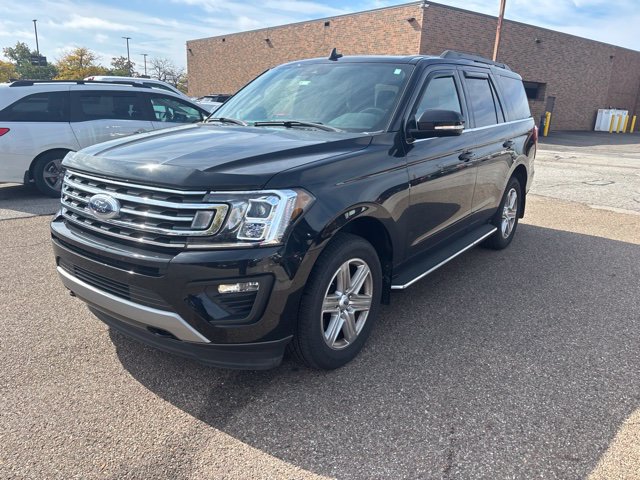 Used 2020 Ford Expedition XLT w/ Equipment Group 202A AWD/4WD image 1