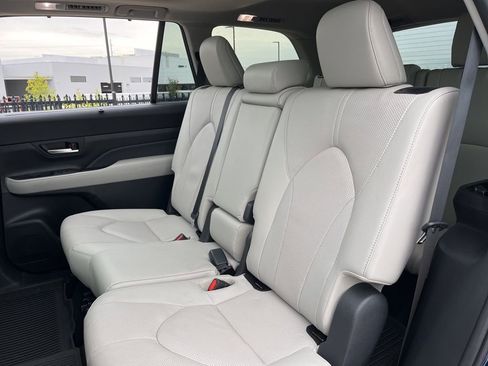 Used 2025 Toyota Grand Highlander AWD Hybrid image 28
