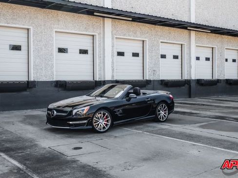 Used 2016 Mercedes-Benz SL 63 AMG AMG SL 63 w/ Driver Assistance Package image 19