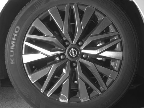 Used 2025 Nissan Altima 2.5 SV FWD image 13