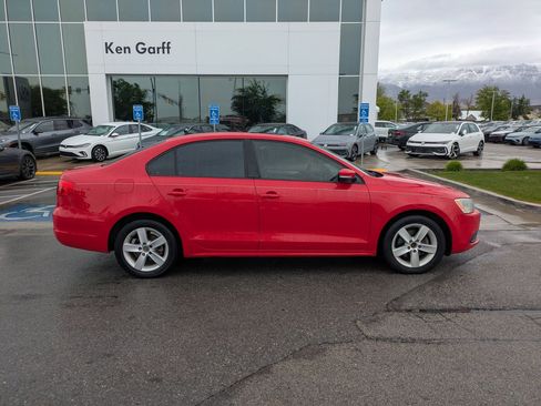 Used 2012 Volkswagen Jetta TDI FWD image 2