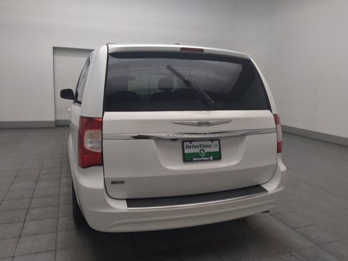 Used 2016 Chrysler Town & Country Touring FWD image 6