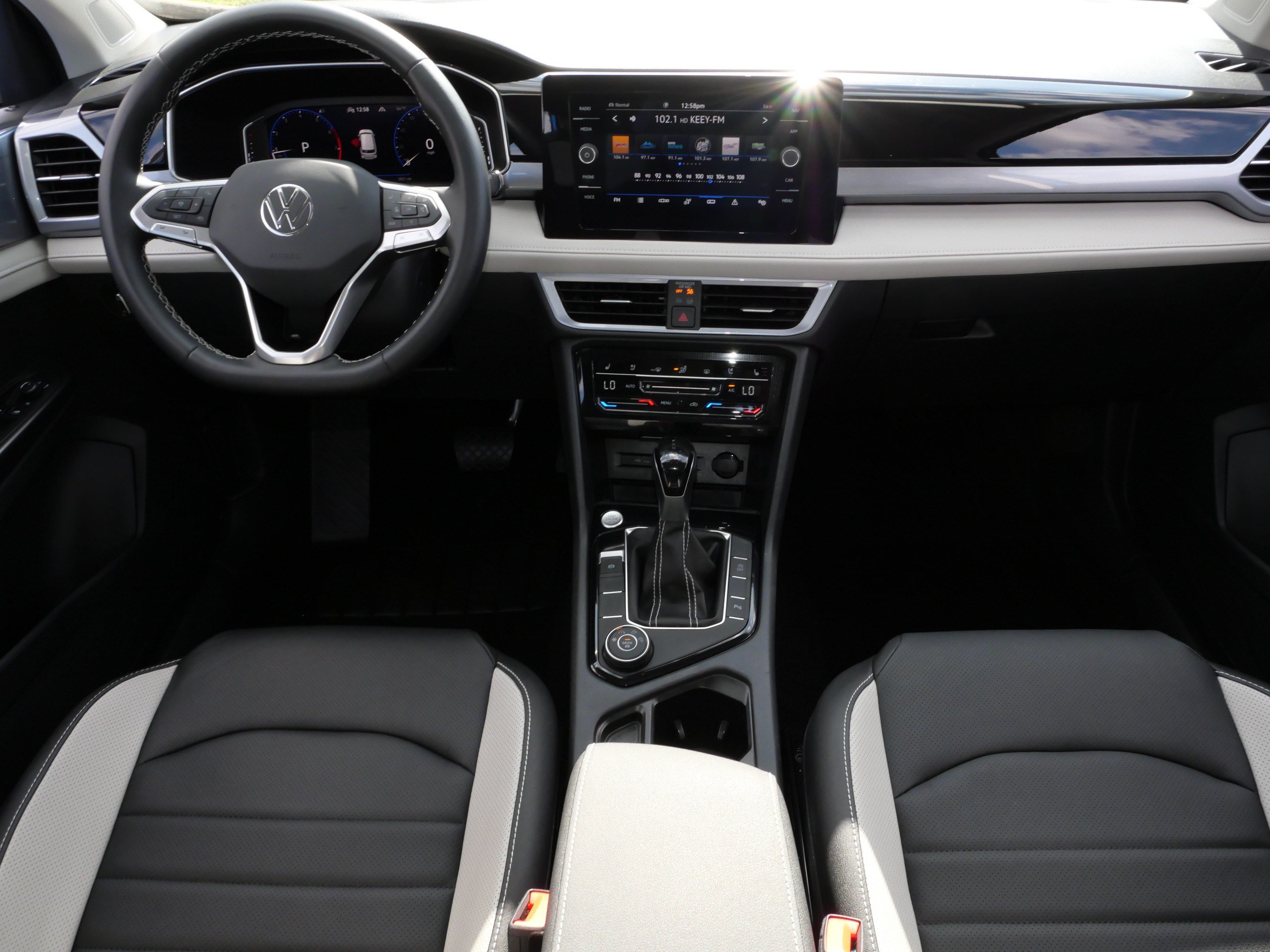 Certified 2025 Volkswagen Taos SEL AWD/4WD image 10