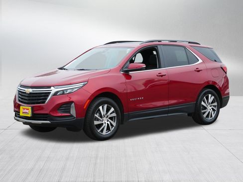 Used 2023 Chevrolet Equinox LT image 3