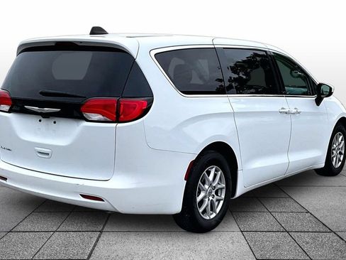 Used 2023 Chrysler Voyager LX FWD image 11