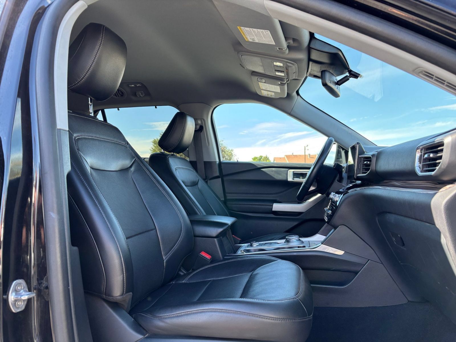 Used 2023 Ford Explorer Limited AWD/4WD image 39