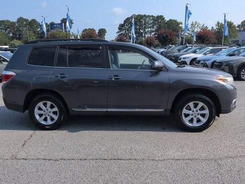 Used 2013 Toyota Highlander SE AWD/4WD image 2