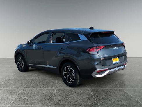 Used 2023 Kia Sportage LX image 3