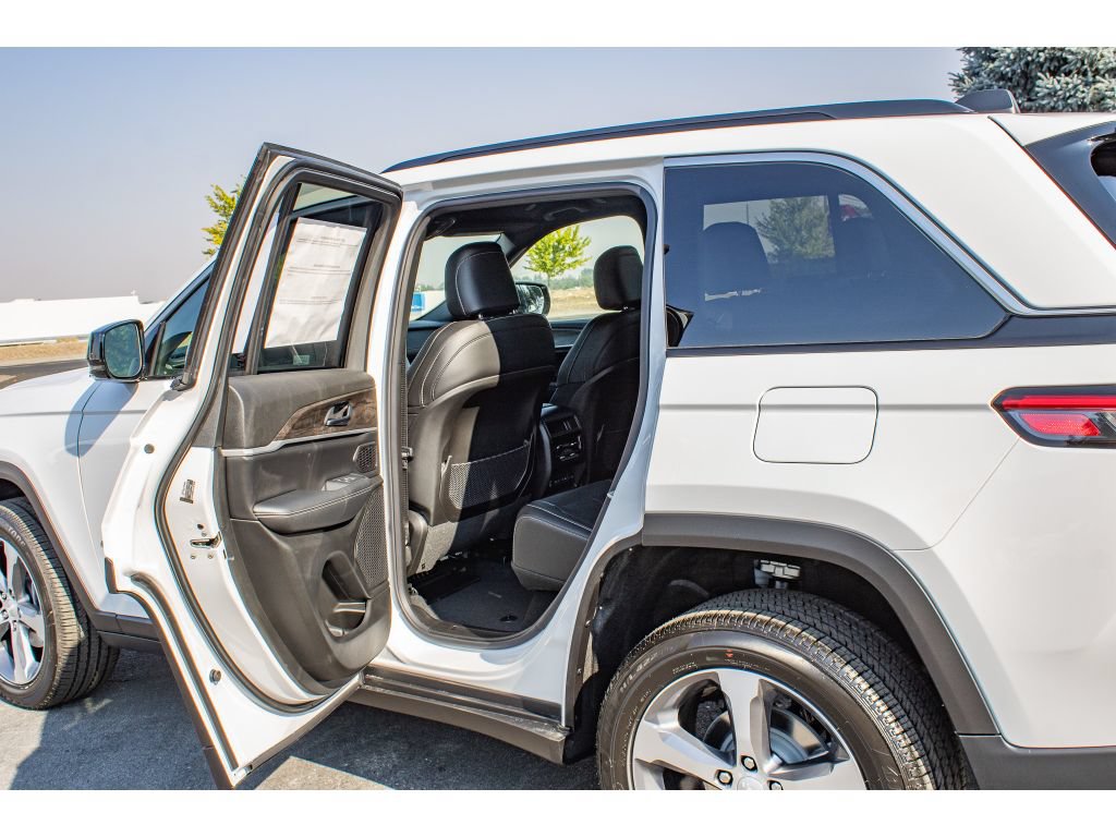 New 2026 Jeep Grand Cherokee Limited AWD/4WD image 13