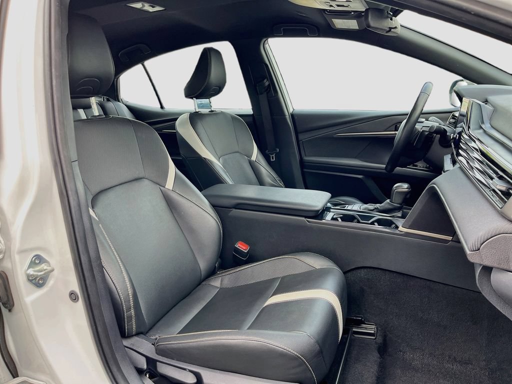 Used 2025 Toyota Camry SE FWD image 32