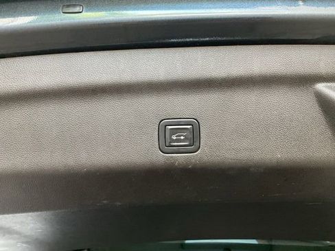 Used 2021 GMC Yukon Denali w/ Denali Premium Package AWD/4WD image 22