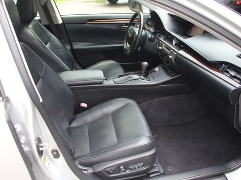 Used 2013 Lexus ES 350 w/ Luxury Pkg FWD image 35