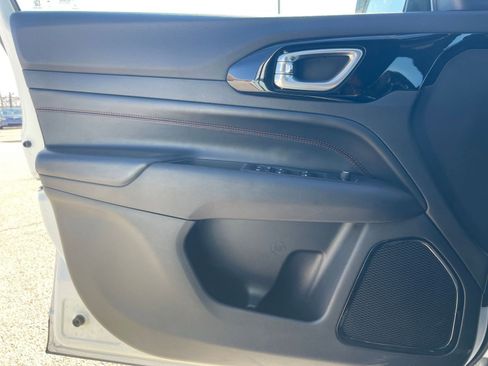 Used 2025 Jeep Compass Trailhawk image 25