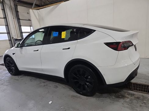 Used 2022 Tesla Model Y Long Range image 6