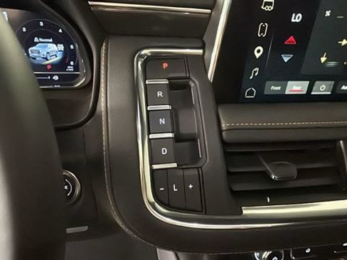 Used 2024 GMC Yukon XL AT4 w/ Technology Package AWD/4WD image 20