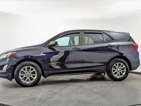 Used 2020 Chevrolet Equinox LS w/ LS Convenience Package image 3