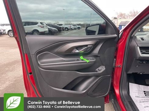 Used 2024 GMC Terrain SLE w/ Driver Convenience Package image 18