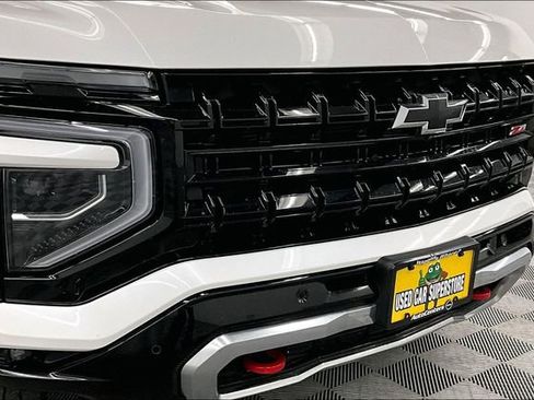 Used 2025 Chevrolet Suburban Z71 image 34