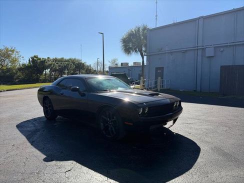 Used 2019 Dodge Challenger R/T w/ Plus Package image 9