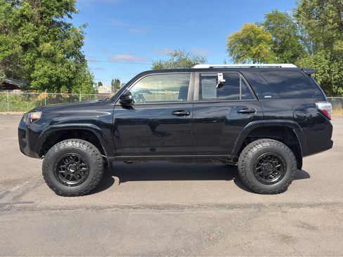Used 2016 Toyota 4Runner SR5 AWD/4WD image 22