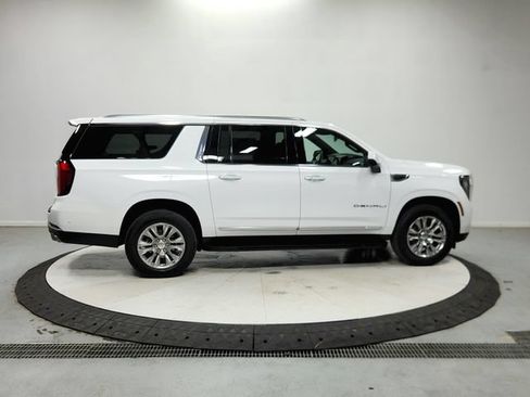 Used 2025 GMC Yukon XL Denali AWD/4WD image 9