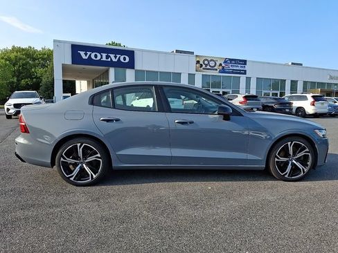 Used 2023 Volvo S60 B5 Core w/ Climate Package FWD image 7