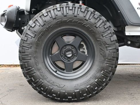Used 2021 Jeep Gladiator Mojave AWD/4WD image 9